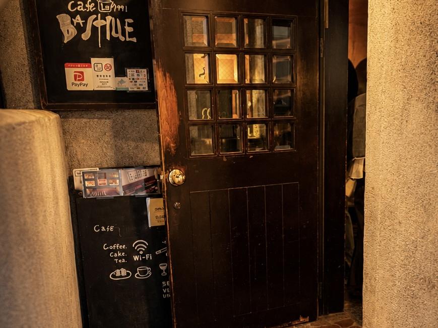 カフェ・ラ・バスティーユの入口・外観