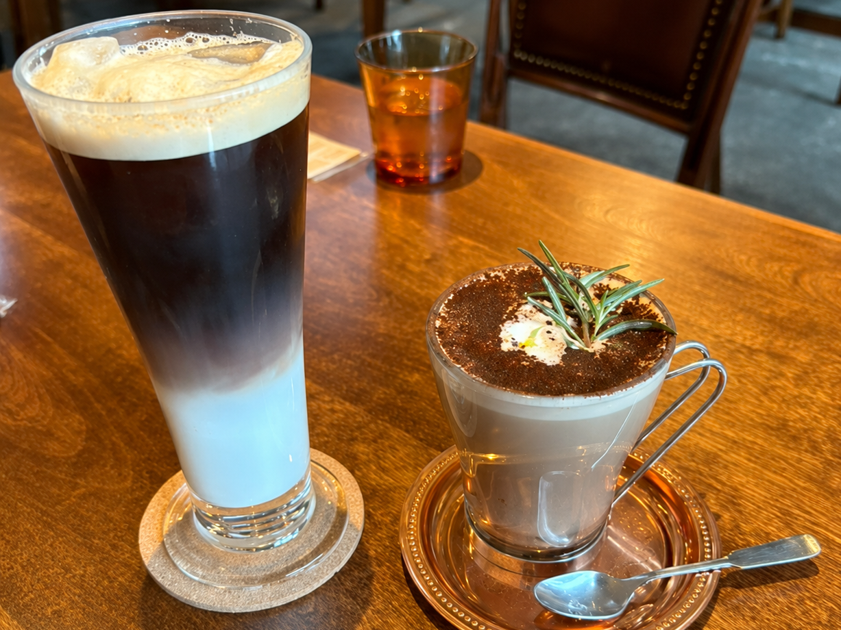 エスプレッソトニックとカプチーノ